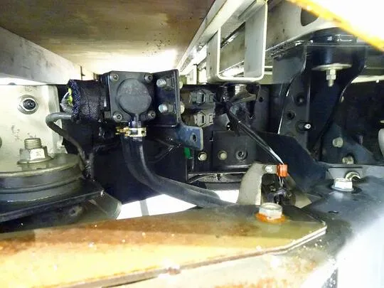 エルフ 1.75t 4WD FFL 標準 Wキャブ/2段折れ式アーム式PG付 総重量5t未満