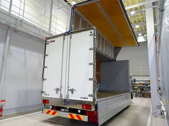 フォワード 2.85t ワイドベッド付 アルミウイング リアエアサス 240ps