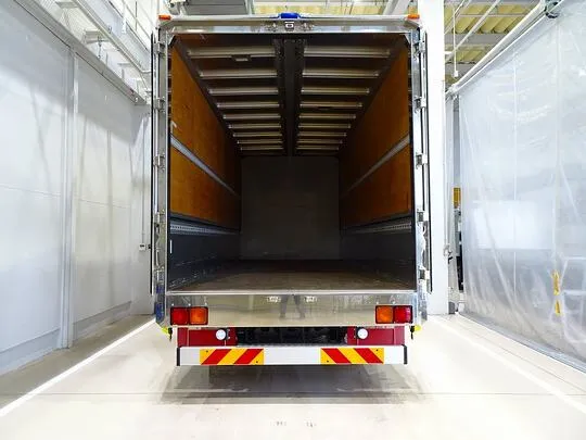 フォワード 2.85t ワイドベッド付 アルミウイング リアエアサス 240ps