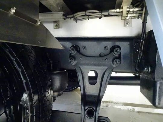 フォワード 2.85t ワイドベッド付 アルミウイング リアエアサス 240ps