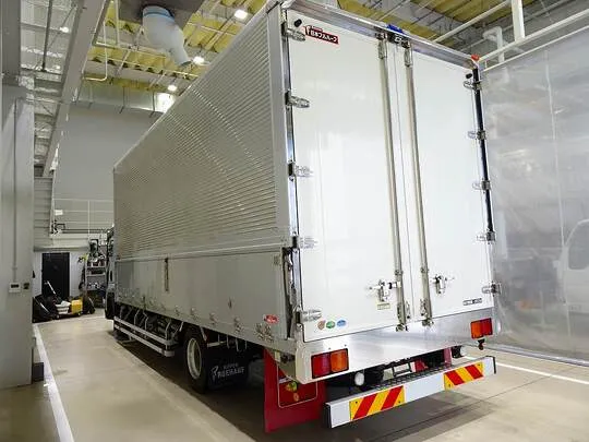 フォワード 2.85t ワイドベッド付 アルミウイング リアエアサス 240ps