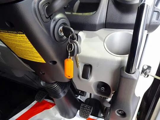 デュトロ 2.7t 4No. 4WD FJL 強化ダンプ 未使用車