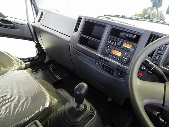 フォワード 2.4t 標準ベッド付 ユニック4段クレーン付 210ps