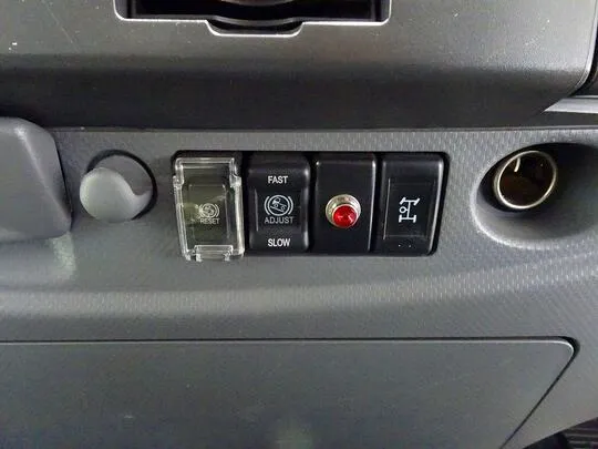 フォワード 2.4t 標準ベッド付 ユニック4段クレーン付 210ps