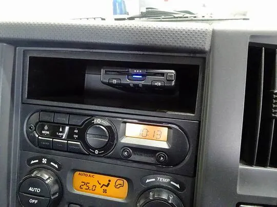 フォワード 2.4t 標準ベッド付 ユニック4段クレーン付 210ps