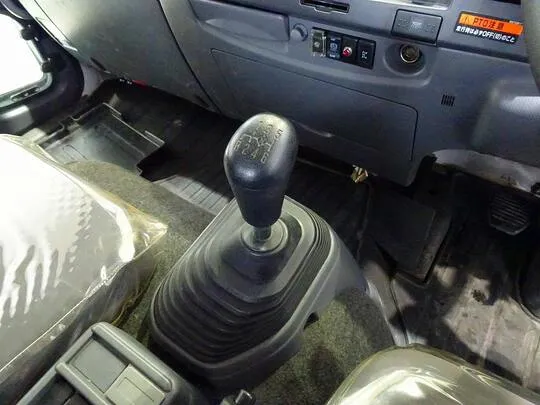 フォワード 2.4t 標準ベッド付 ユニック4段クレーン付 210ps