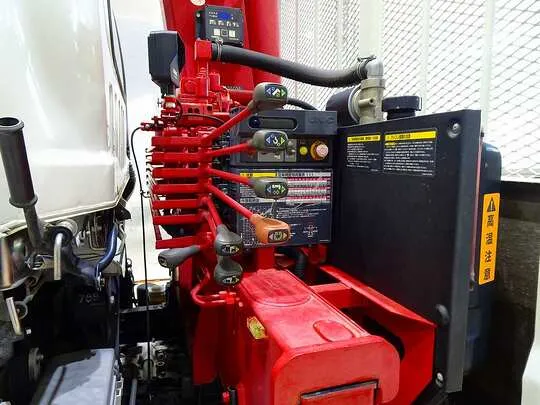 フォワード 2.4t 標準ベッド付 ユニック4段クレーン付 210ps