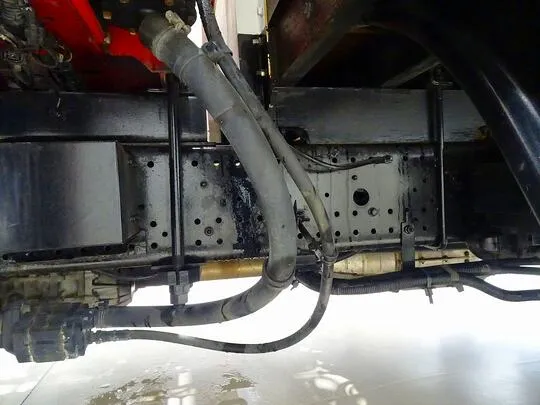 フォワード 2.4t 標準ベッド付 ユニック4段クレーン付 210ps