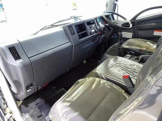 フォワード 2.4t 標準ベッド付 ユニック4段クレーン付 210ps