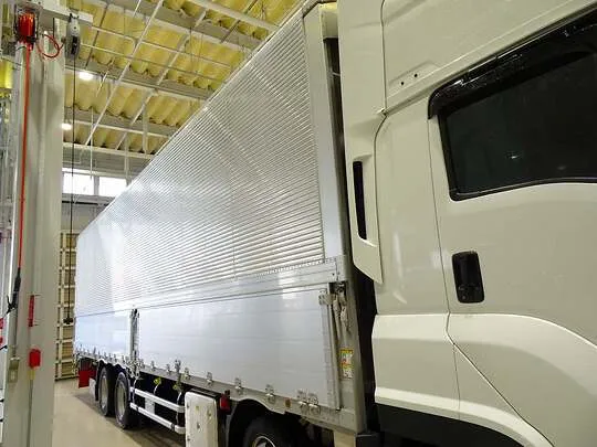 ギガ 13.7t 4軸 アルミウイング リアエアサス 380ps