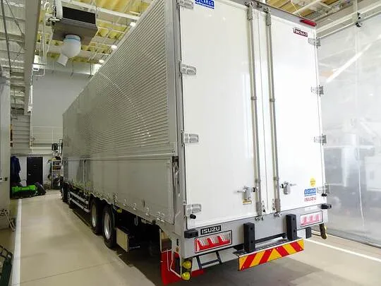 ギガ 13.7t 4軸 アルミウイング リアエアサス 380ps