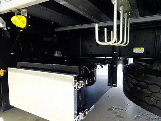 ギガ 13.7t 4軸 アルミウイング リアエアサス 380ps