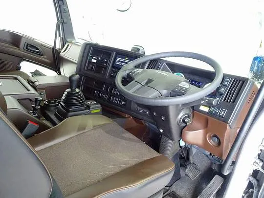 ギガ 13.7t 4軸 アルミウイング リアエアサス 380ps