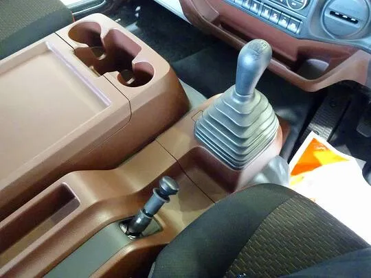 レンジャー 5.8t 増トン 4WD 標準ベッド付 平ボデー 240ps 未使用車