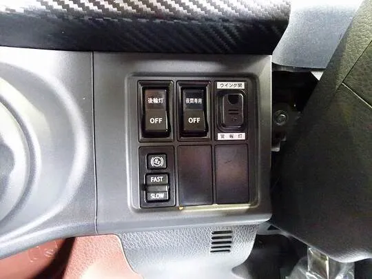 レンジャー 2.85t ワイドベッド付 アルミウイング 240ps