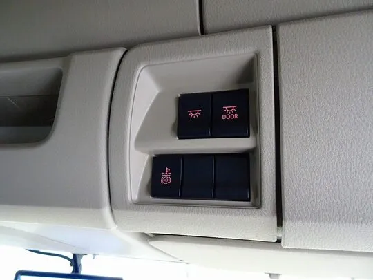 レンジャー 2.85t ワイドベッド付 アルミウイング 240ps