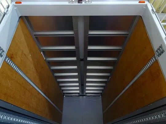 レンジャー 2.85t ワイドベッド付 アルミウイング 240ps