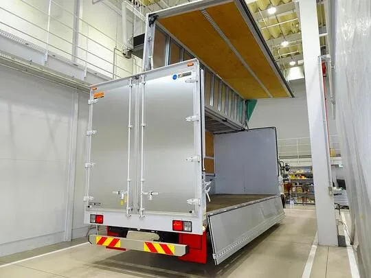 レンジャー 2.85t ワイドベッド付 アルミウイング 240ps