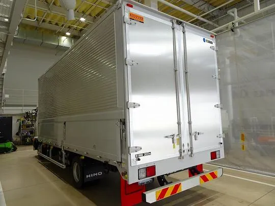 レンジャー 2.85t ワイドベッド付 アルミウイング 240ps