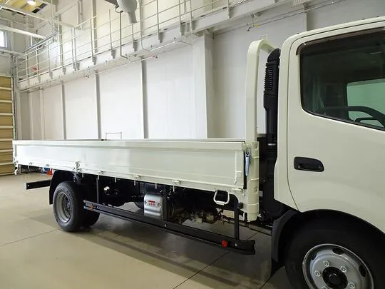 デュトロ 4.65t 高床 ワイド超ロング 平ボデー 未使用車