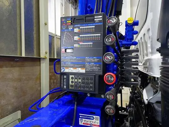 【年次点検済】フォワード 2.3t 標準ベッドレス タダノ4段クレーン付 210ps