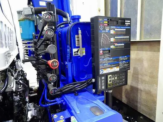 【年次点検済】フォワード 2.3t 標準ベッドレス タダノ4段クレーン付 210ps