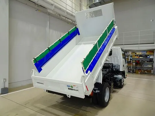 エルフ 2t 4WD FFL 強化ダンプ 未使用車