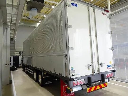 ギガ 13.7t 4軸 アルミウイング リアエアサス 380ps