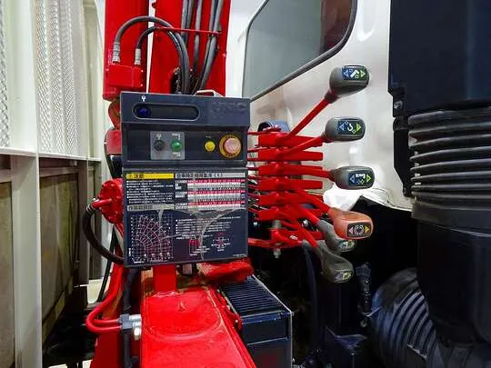 レンジャー 2.45t 標準ベッド付 ユニック4段クレーン付 210ps