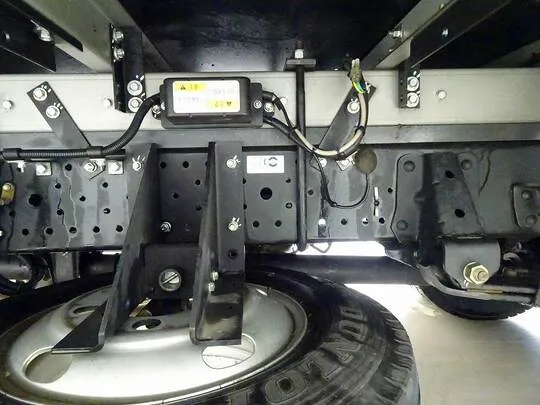 エルフ 2t 高床 標準ロング 低温冷凍車 スタンバイ/格納ゲート付