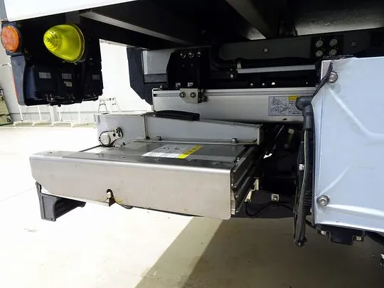 エルフ 2t 高床 標準ロング 低温冷凍車 スタンバイ/格納ゲート付