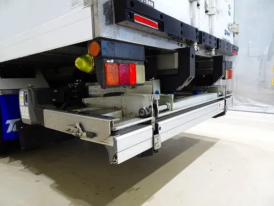 エルフ 2t 高床 標準ロング 低温冷凍車 スタンバイ/格納ゲート付