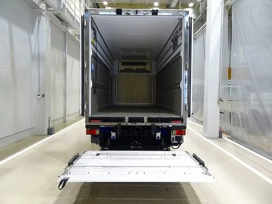 エルフ 2t 高床 標準ロング 低温冷凍車 スタンバイ/格納ゲート付