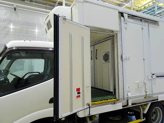 デュトロ 1.5t FJL 標準セミロング 低温冷凍車 2室式 左右サイドドア 総重量5t未満