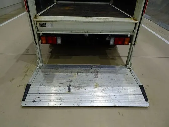 エルフ 1.8t 4WD FFL 標準 Wキャブ/垂直PG付 総重量5t未満