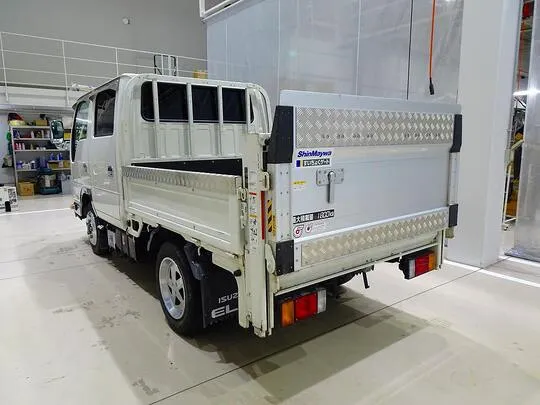エルフ 1.8t 4WD FFL 標準 Wキャブ/垂直PG付 総重量5t未満