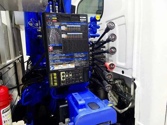 エルフ 2t  標準 タダノ3段クレーン付