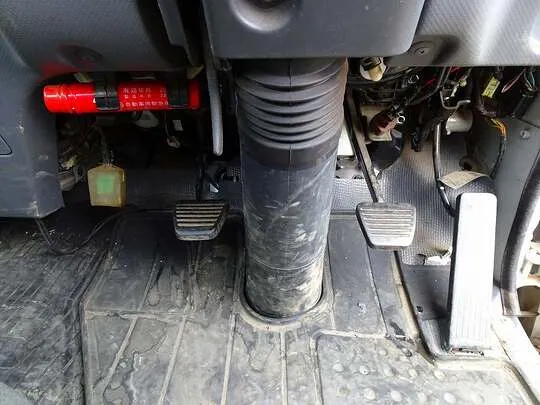 エルフ 1.5t 4WD FFL Sタイヤ 平ボデー