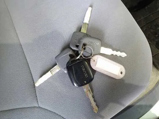 エルフ 1.5t 4WD FFL Sタイヤ 平ボデー