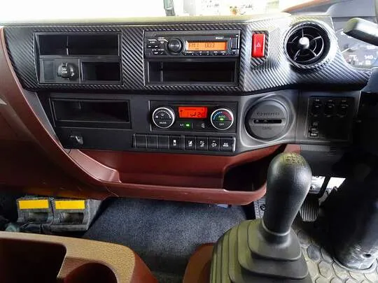 レンジャー 3.65t 標準ベッド付 平ボデー 210ps