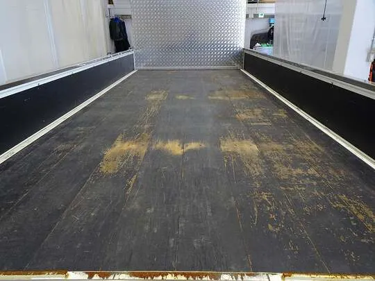 レンジャー 3.65t 標準ベッド付 平ボデー 210ps