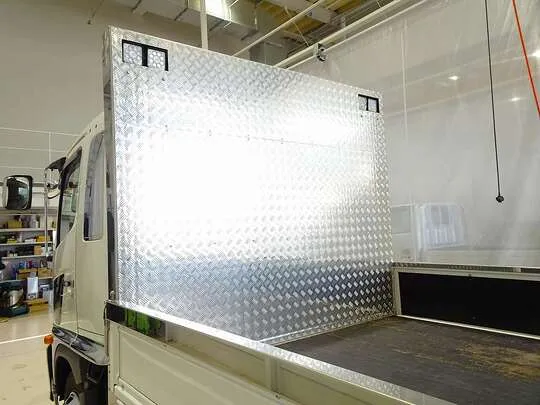 レンジャー 3.65t 標準ベッド付 平ボデー 210ps