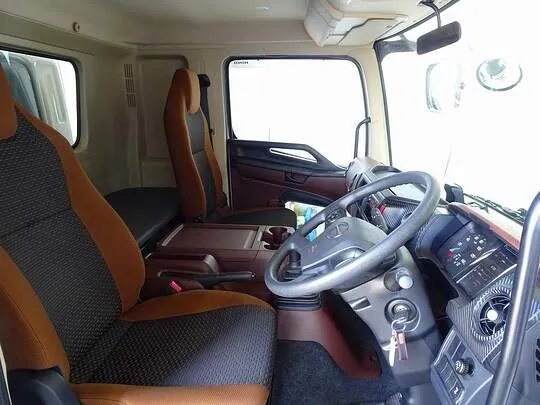 レンジャー 3.65t 標準ベッド付 平ボデー 210ps