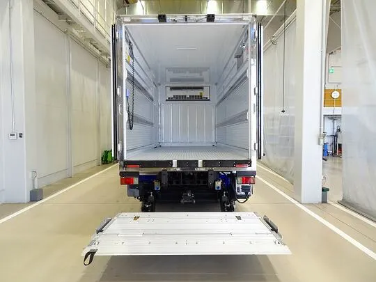 エルフ 2t 高床 標準ロング 低温冷凍車 スタンバイ/格納ゲート付