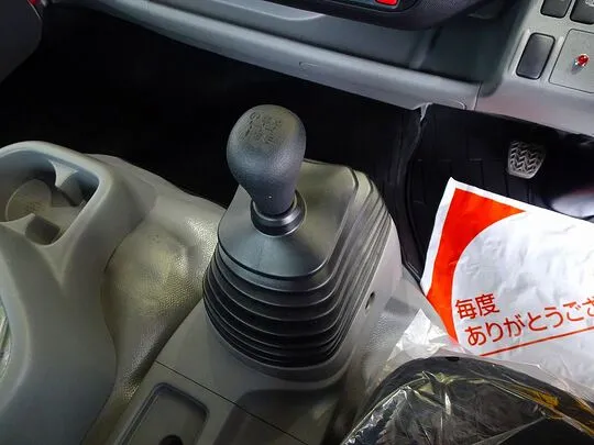 デュトロ 3t 4WD 高床 ワイドロング ユニック4段クレーン付 未使用車