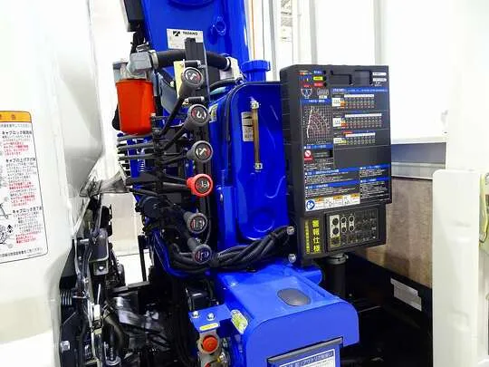 キャンター 3t 全低床 標準セミロング タダノ4段クレーン付 未使用車