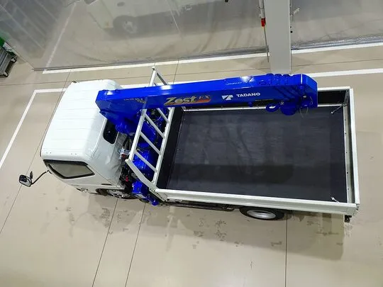 キャンター 3t 全低床 標準セミロング タダノ4段クレーン付 未使用車