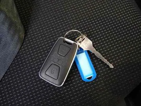 キャンター 3t 全低床 標準セミロング タダノ4段クレーン付 未使用車