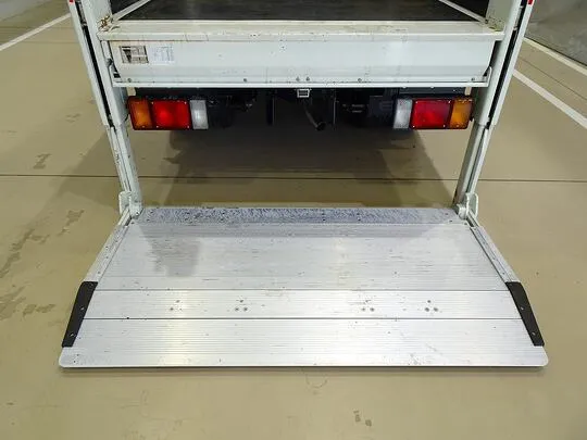 エルフ 1.8t 4WD FFL 標準 Wキャブ/垂直PG付 総重量5t未満