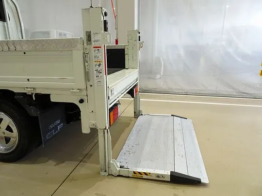 エルフ 1.8t 4WD FFL 標準 Wキャブ/垂直PG付 総重量5t未満